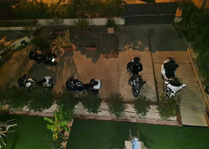 ゲストハウス Blue Velvet