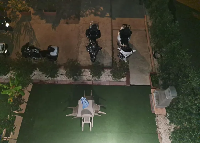 ゲストハウス Blue Velvet 3*